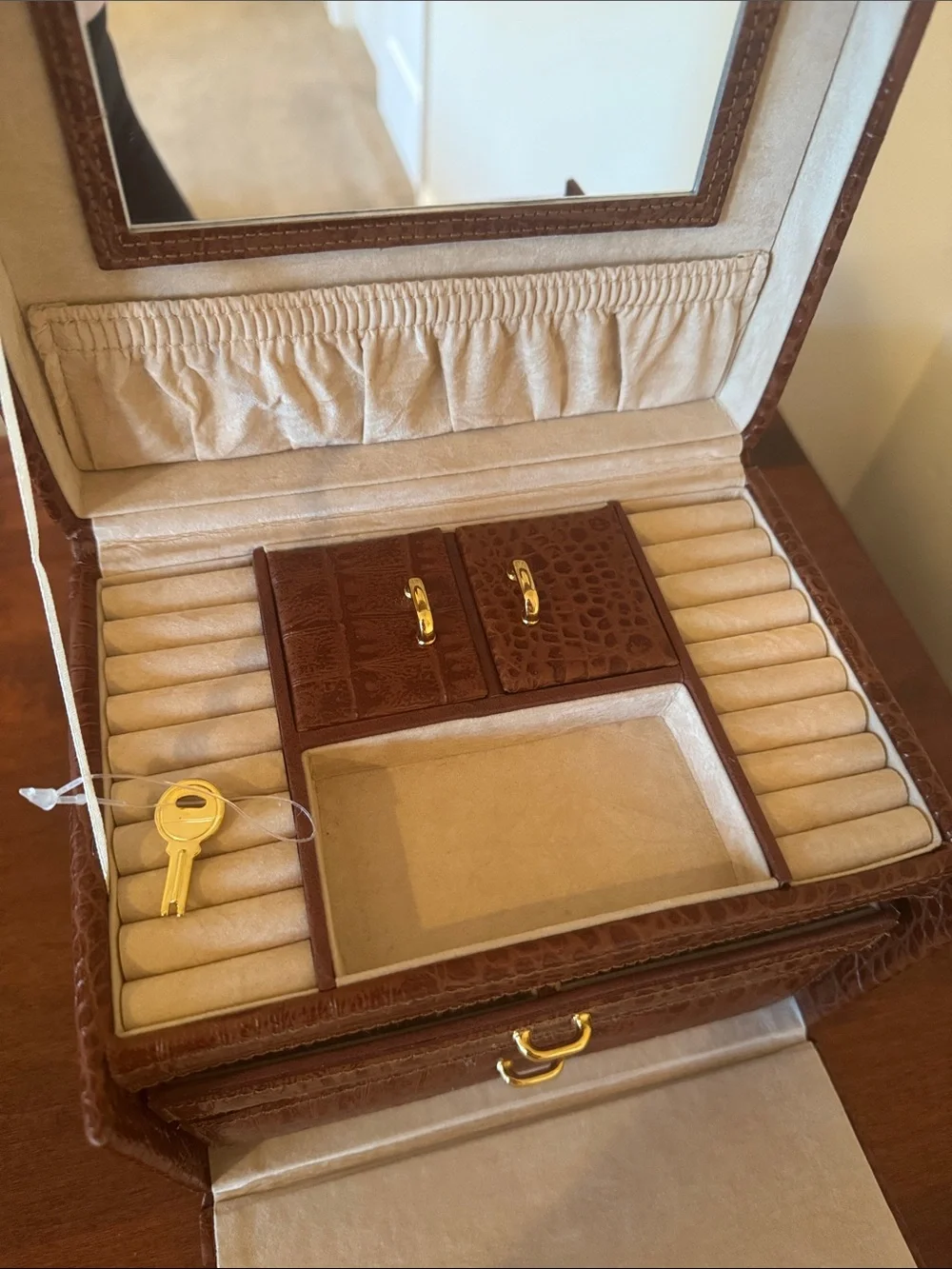 WOLF DESIGNS Brown Faux Croc Jewelry Box with Top Handle